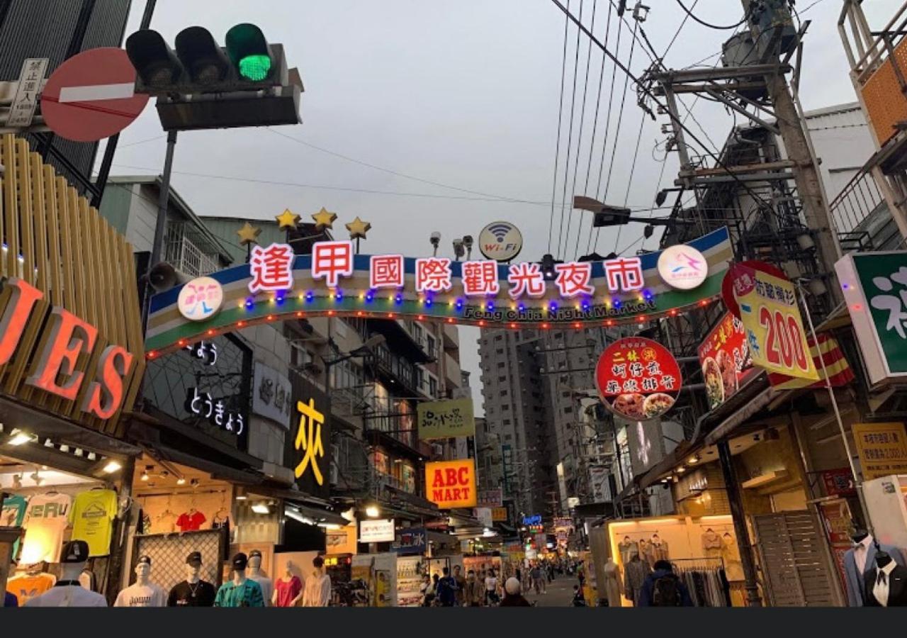 Fengjia 08 Home Taichung Luaran gambar
