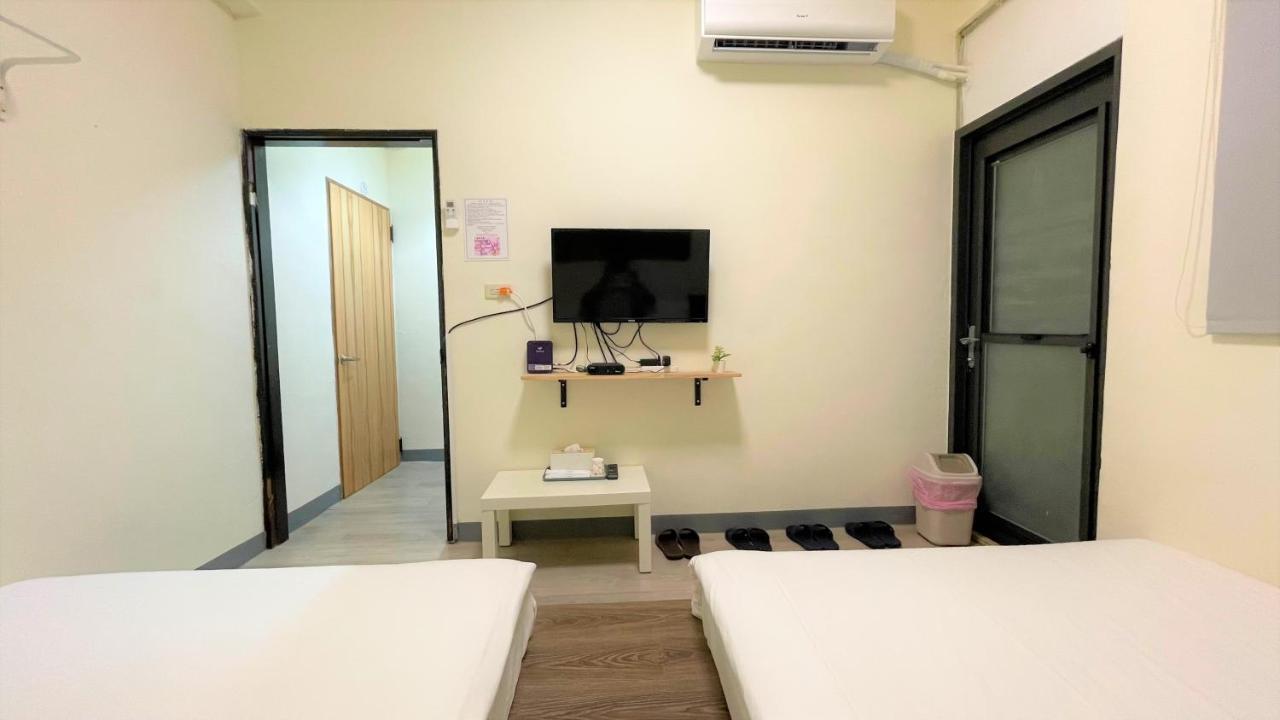 Fengjia 08 Home Taichung Luaran gambar